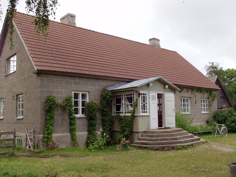 File:Muhu_Koguva küla_Muhu muuseum_keskusehoone_Välja talu.jpg